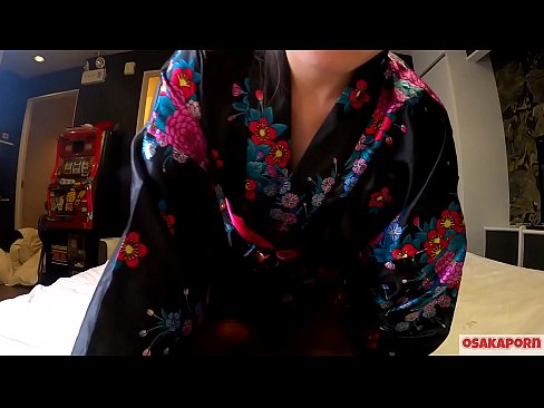 ❤️ Mladé cosplay dievča miluje sex až do orgazmu so squirtom v koníčku a fajkou. Ázijské dievča s chlpatou kundičkou a krásnymi prsiami v tradičnom japonskom kostýme v amatérskom videu, ktoré ukazuje masturbáciu so šukacími hračkami. Sakura 3 OSAKAPORN. Porno na nás ☑