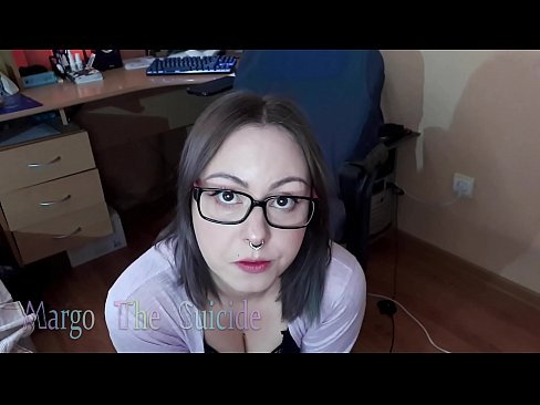 ❤️ Sexy dievča s okuliarmi hlboko fajčí vibrátor na kameru Porno na nás ☑