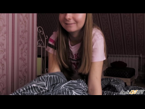 ❤️ Blondínka hlboko vysaje svoju BFF a dostane semeno do úst Porno na nás ☑