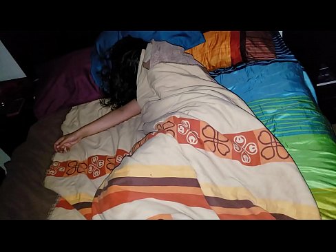 ❤️ Nevlastný syn nadáva svojej mladej nevlastnej matke, zatiaľ čo ona spí. Porno na nás ☑
